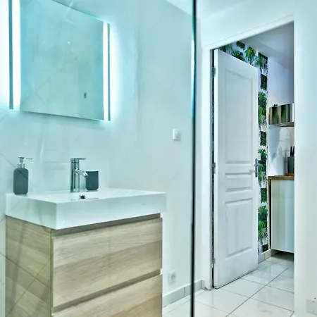 Nuiteejour Centre アパート